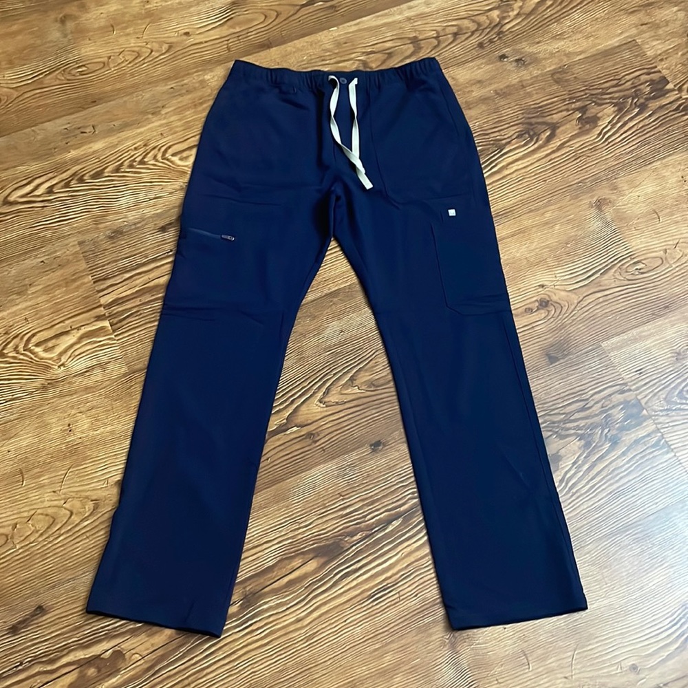Men’s FIGS scrub pants